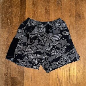 Nike Dri-Fit L Geometric Print Shorts